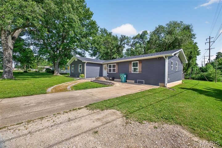 Property Photo: 421 Harris Lane MO 65536