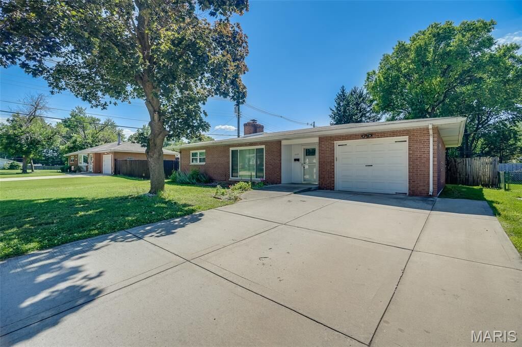Property Photo:  3105 Ash Avenue  IL 62040 