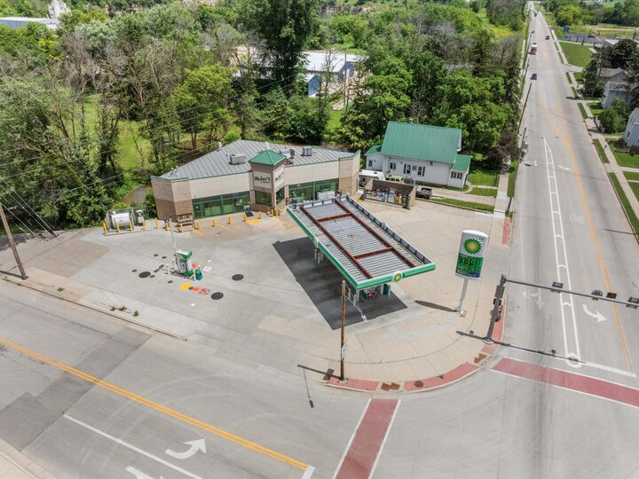 Property Photo: 600 N Main St WI 54110