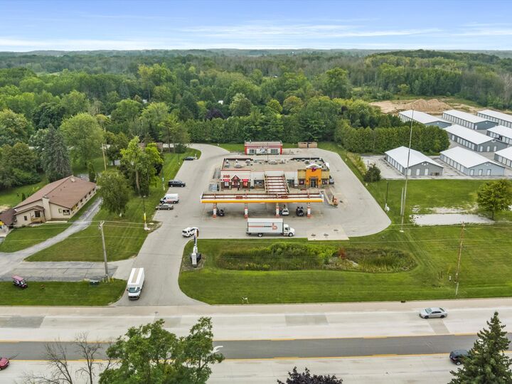 Property Photo: 1331 Green Bay Rd WI 54235