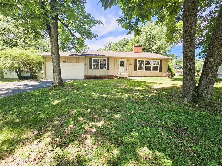 Property Photo:  705 Lake Park Road  IL 62864 