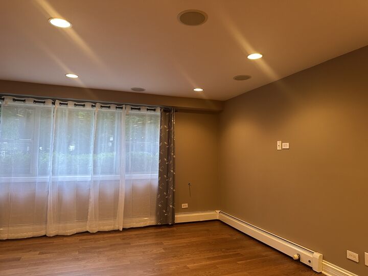 Property Photo: 2205 W Highland Avenue 1N IL 60659