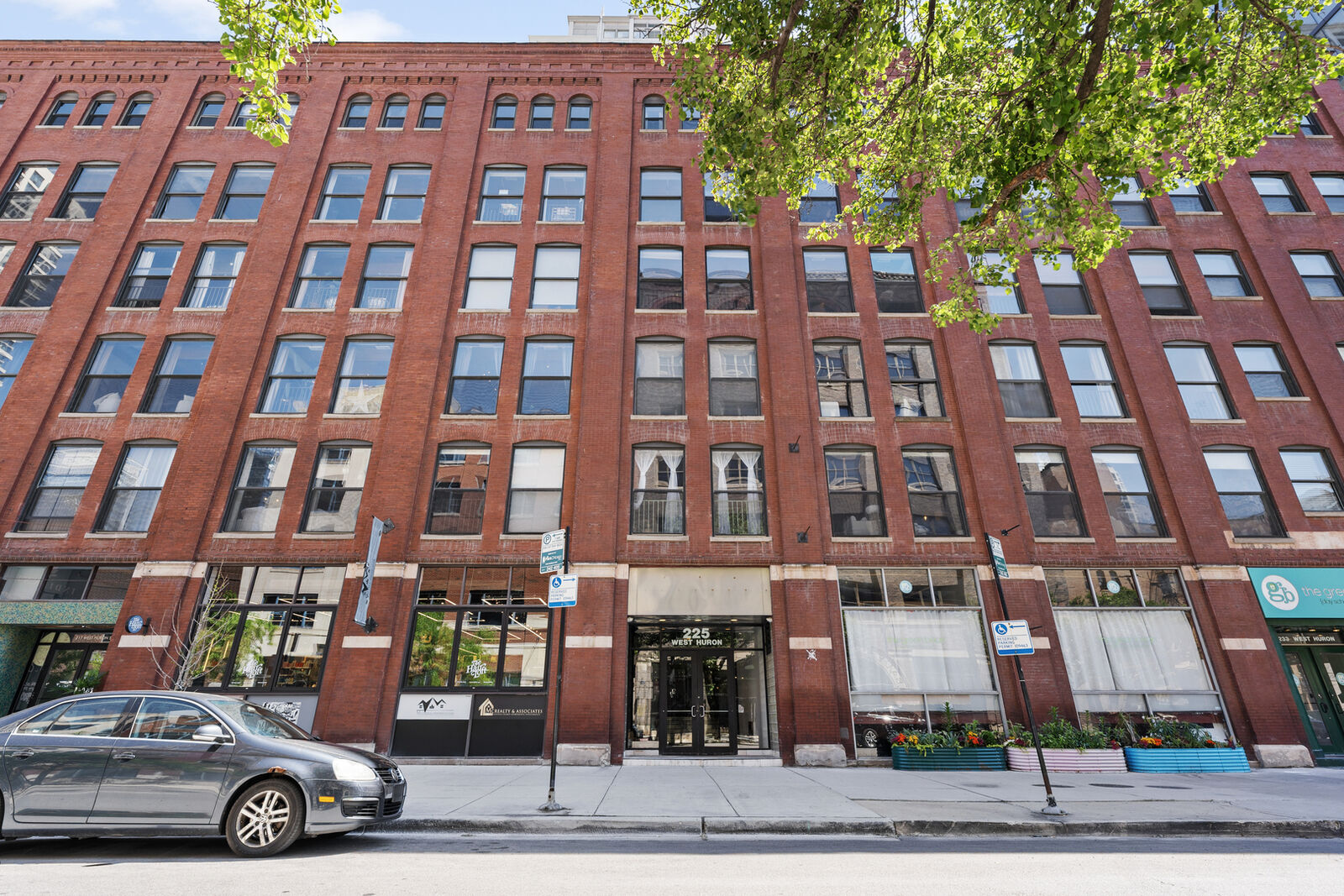Property Photo:  225 W Huron Street 209  IL 60654 