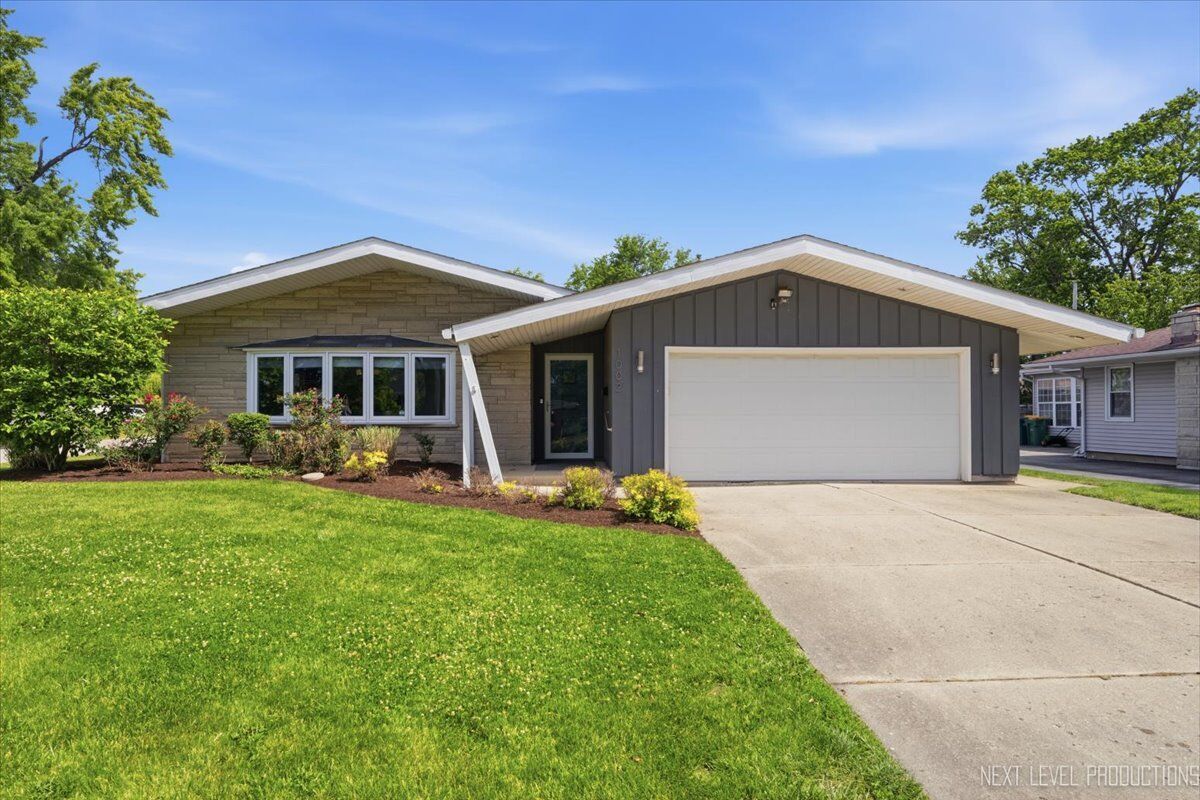 Property Photo:  1002 Holly Court  IL 60441 