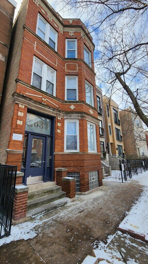 Property Photo: 2633 W Haddon Avenue 3R IL 60622