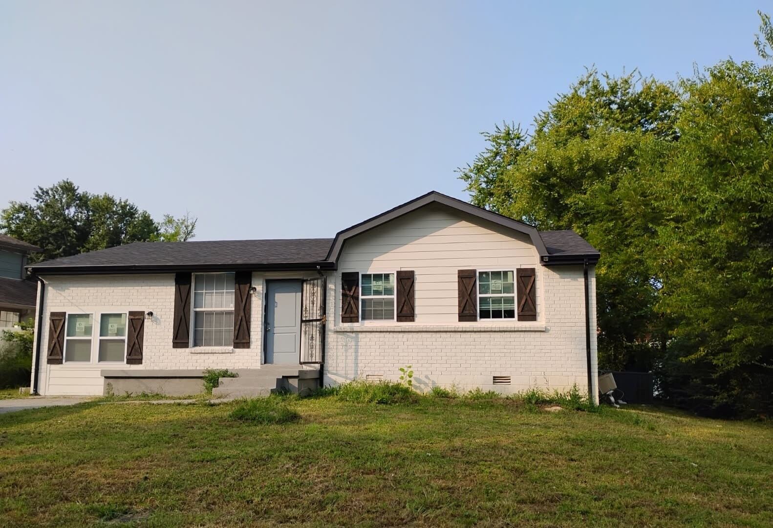 Property Photo:  213 Manatee Ct  TN 37013 