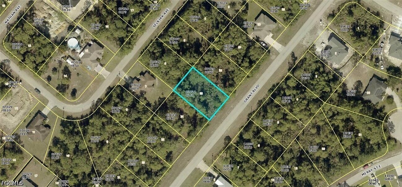 Property Photo:  963 Grant Boulevard  FL 33974 