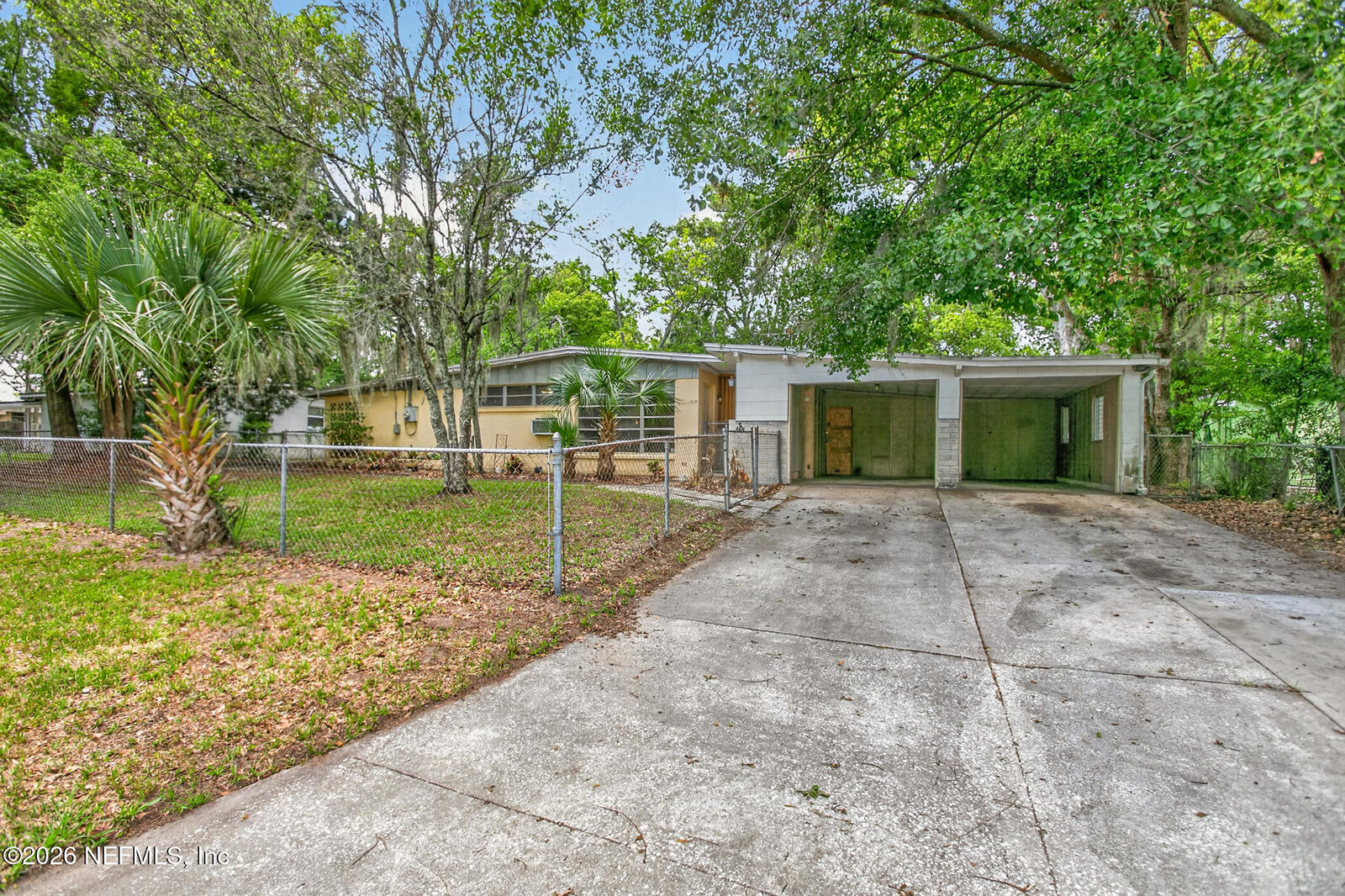 Property Photo: 1640 Chateau Drive FL 32221