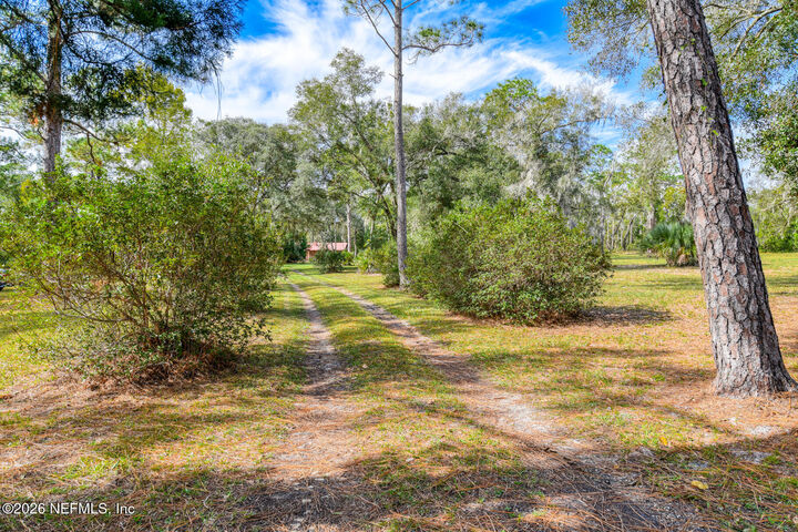 Property Photo: 751 N Highway 17 FL 32177