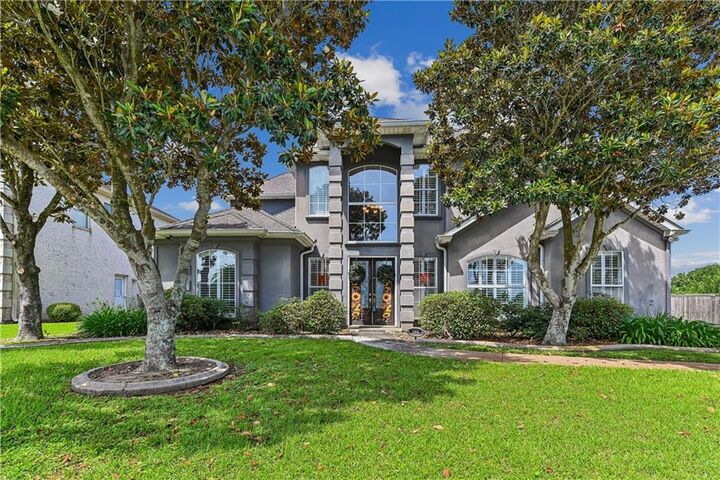 Property Photo:  190 W Greenbrier Drive  LA 70128 
