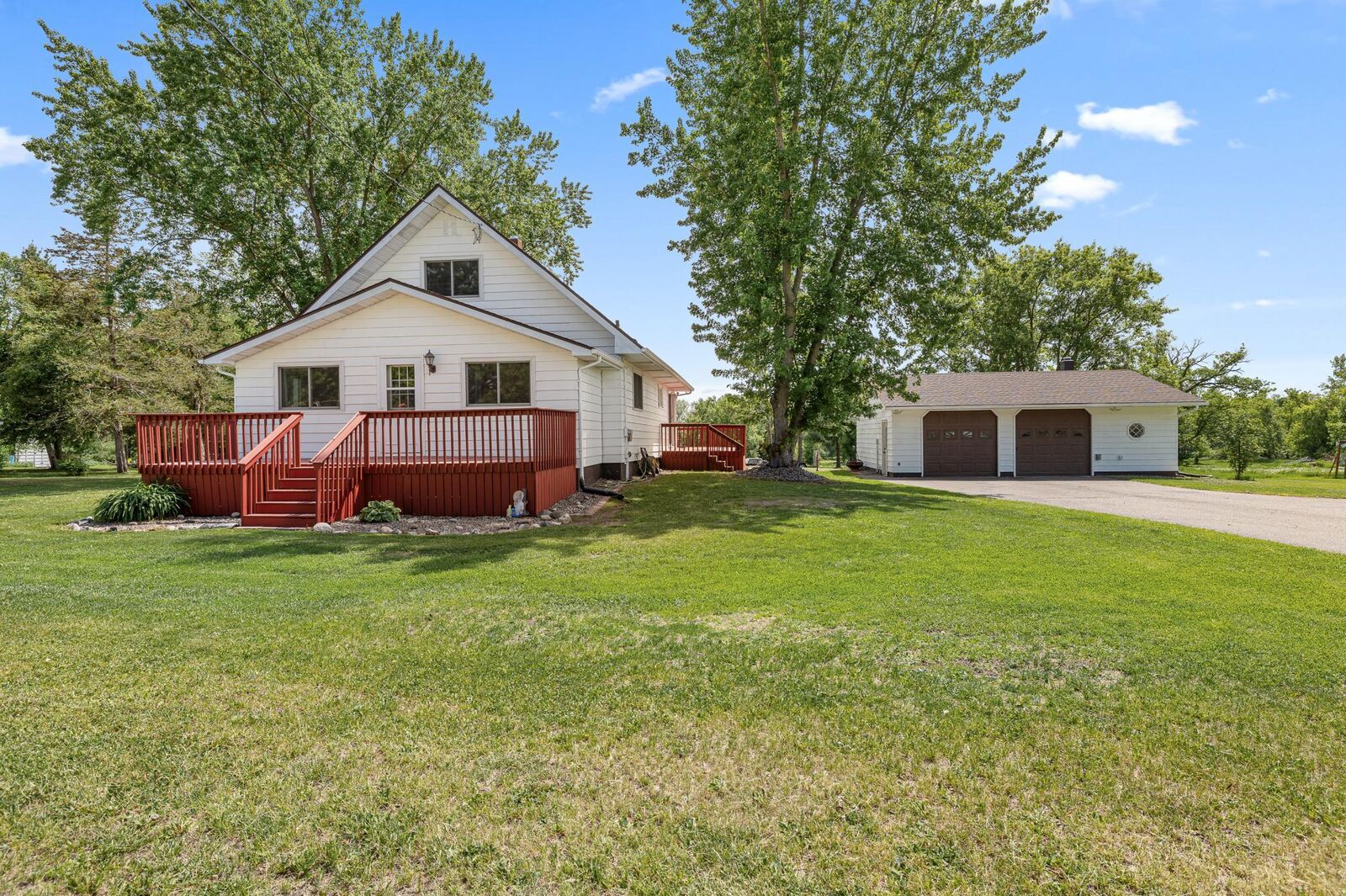 Property Photo:  124 E 6th Street  MN 56475 