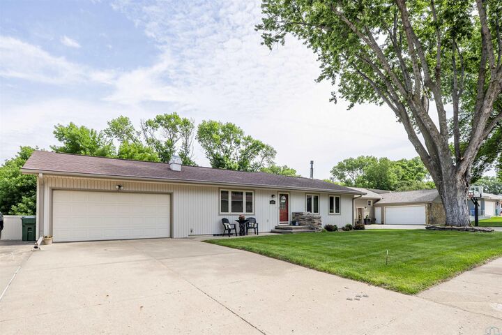 Property Photo:  629 N Lynn Dr  IA 51031 