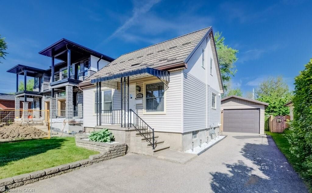 Property Photo:  157 Fifth Avenue  ON N2C 1P6 