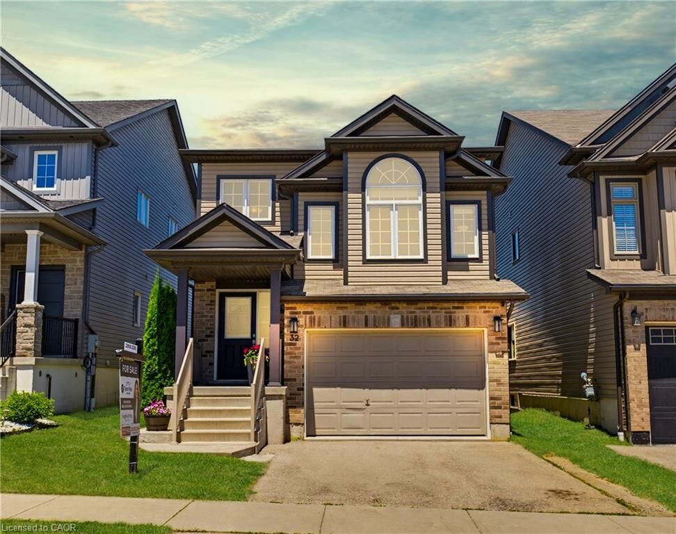 Property Photo:  32 Sorrento Street  ON N2R 0A4 