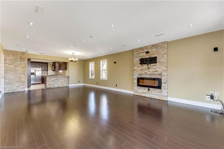 Property Photo:  561 Queen Street S Upper  ON N2G 1W9 