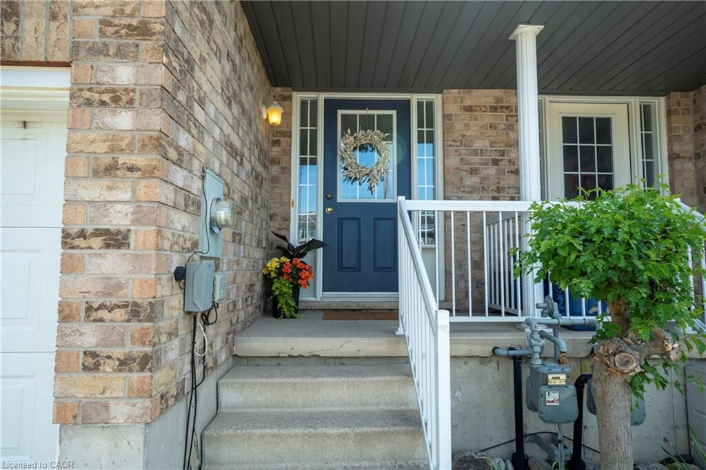 Property Photo:  26 Chantilly Street  ON N2R 1V6 