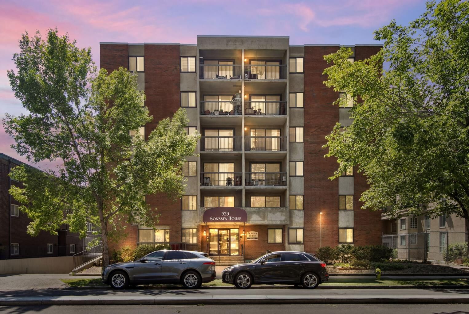 Property Photo:  523 15 Avenue SW 201  AB T2R 0R3 