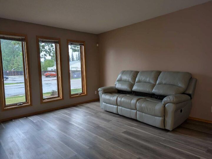 Property Photo:  4727 44 Street  AB T4S 1N5 