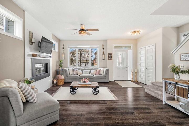 Property Photo: 1717 Baywater Road SW AB T4B 3V3