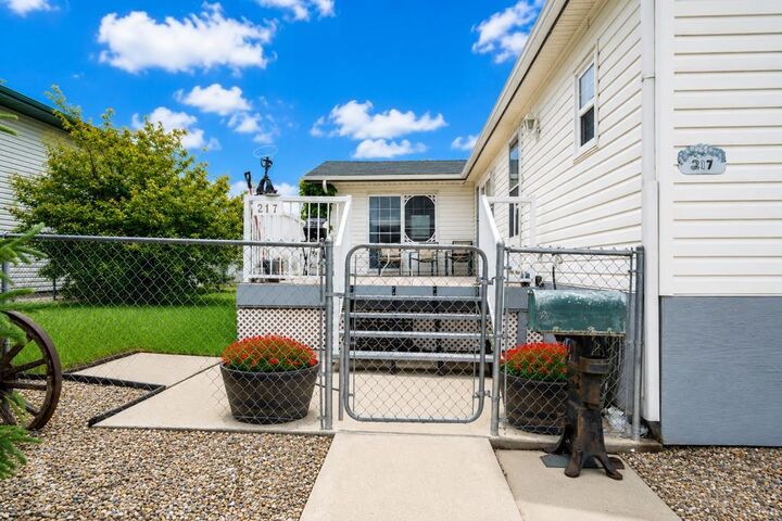 Property Photo:  217 4 Street NW  AB T0J 2P0 