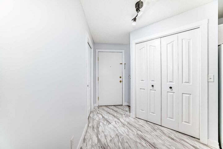 Property Photo: 6224 17 Avenue SE 2215 AB T2A 7X8