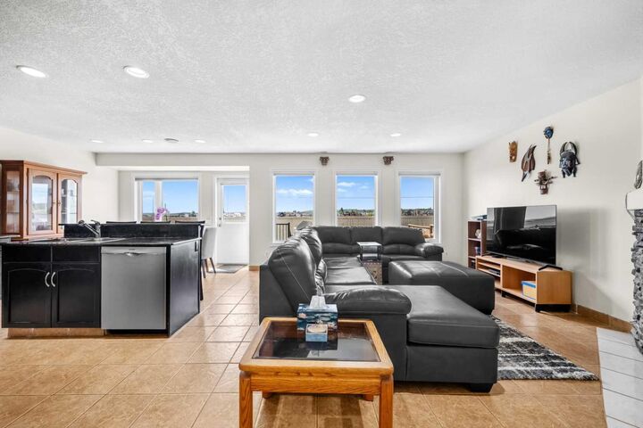 Property Photo: 184 Somerglen Common SW AB T2Y 4E8