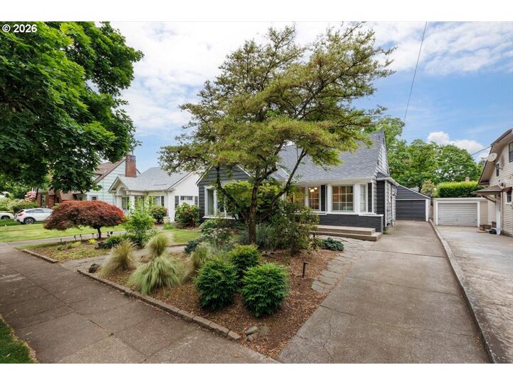 Property Photo: 7407 SE 30th Ave OR 97202
