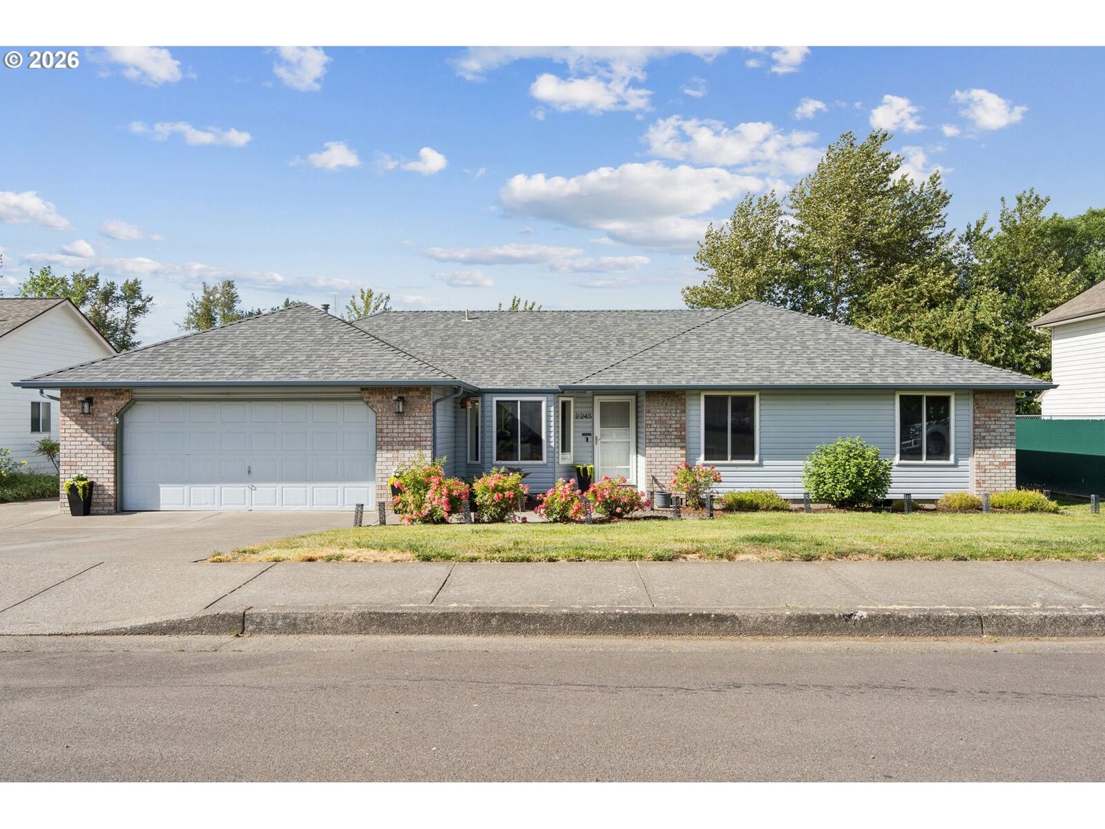 Property Photo:  2245 NE Rock Ledge Dr  OR 97303 