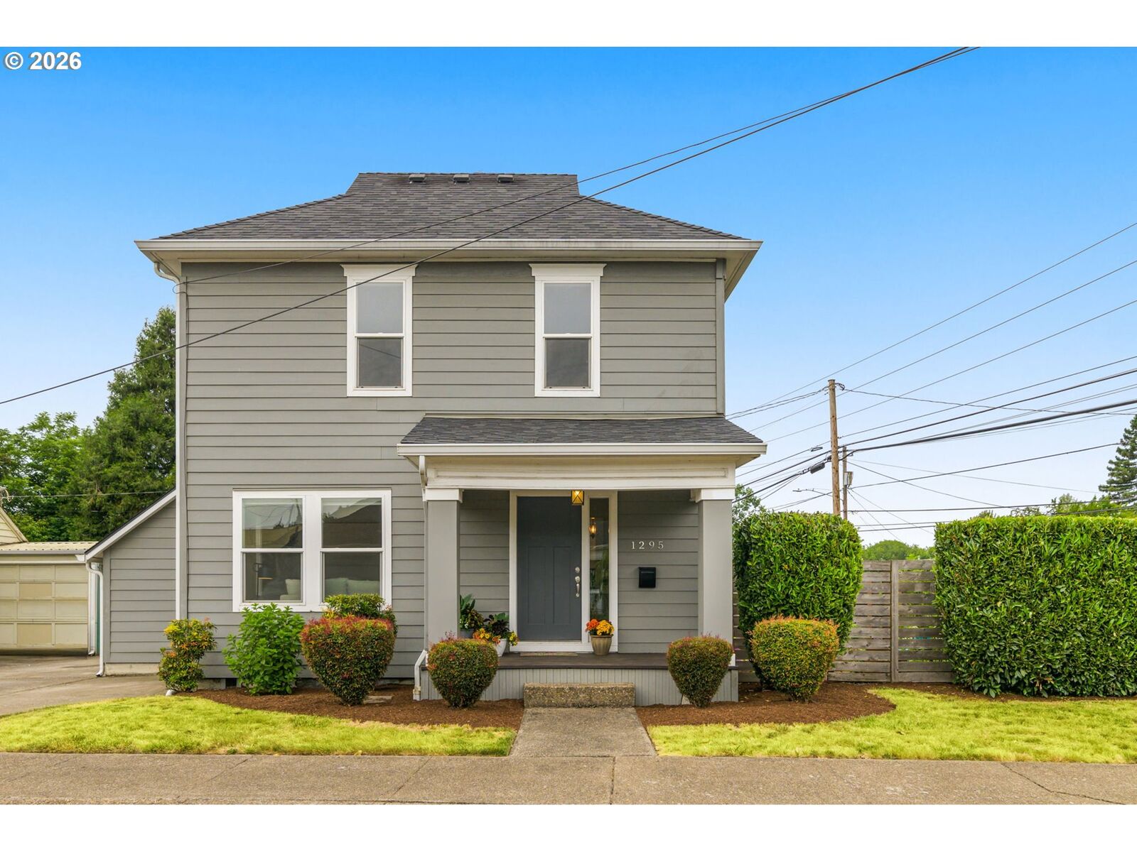 Property Photo:  1295 14th St NE  OR 97301 