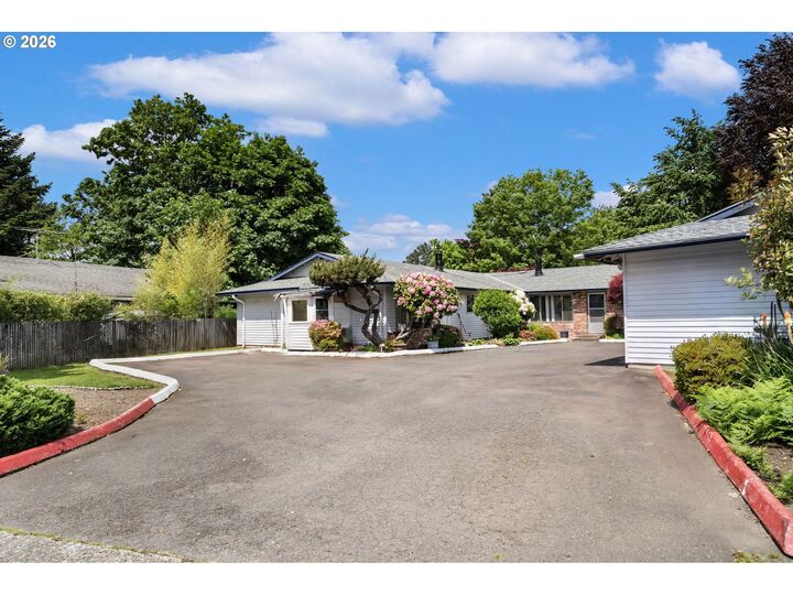 Property Photo:  18321 NE Wasco St  OR 97230 