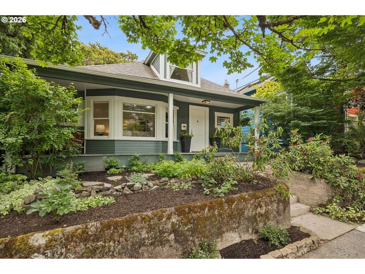 Property Photo:  3218 S Water Ave  OR 97239 