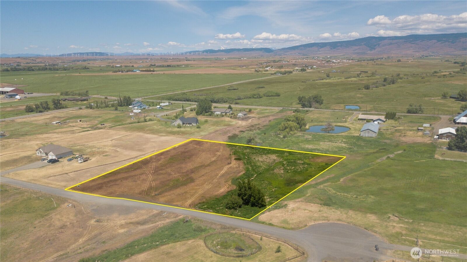 Property Photo:  4 X  Freedom Lane  WA 98926 