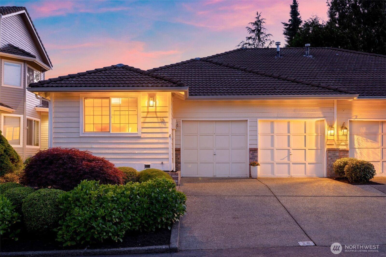 Property Photo:  2000  Village Green Drive 18  WA 98012 