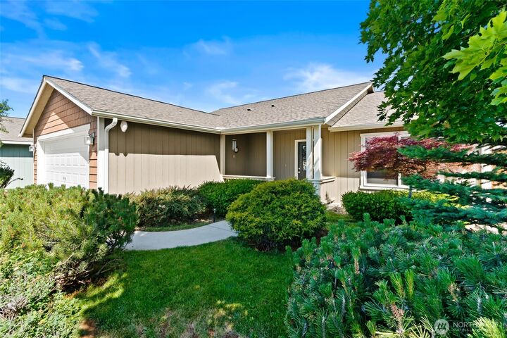 Property Photo:  403 E Kristen Avenue  WA 98926 