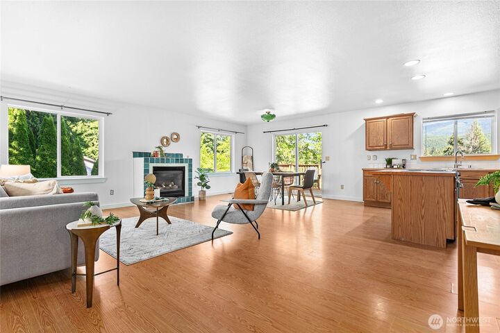 Property Photo:  765  Summerset Way  WA 98284 