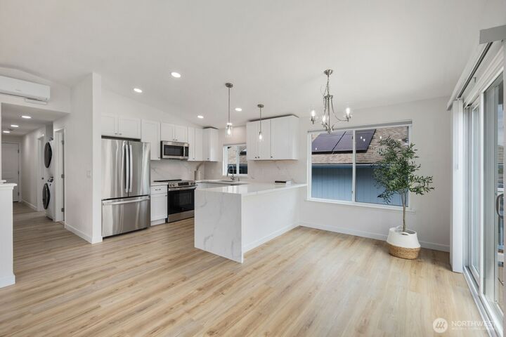 Property Photo:  2126 E Grand Avenue  WA 98201 