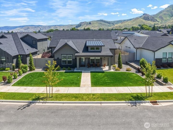 Property Photo:  913  Racine Springs Drive  WA 98801 