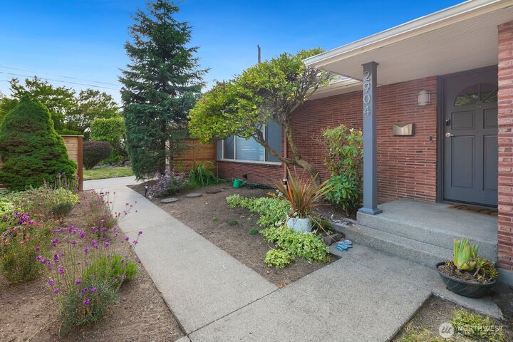Property Photo:  2904 W Tilden Street  WA 98199 