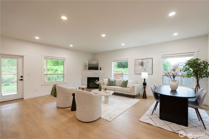 Property Photo:  506  Amareen Court  WA 98276 
