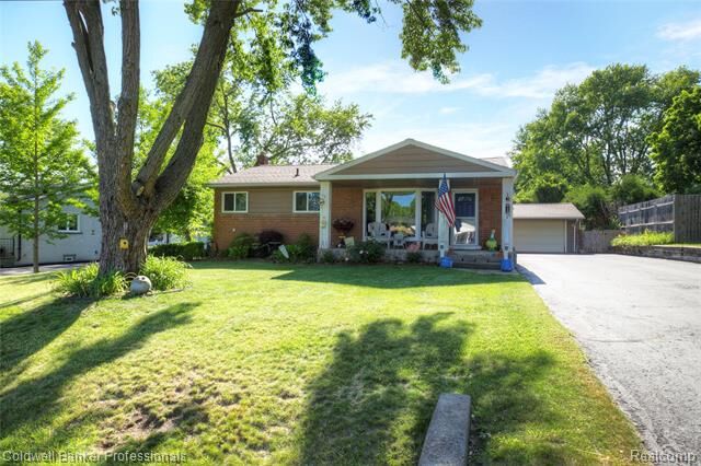 Property Photo:  373 Tilmor Drive  MI 48328 