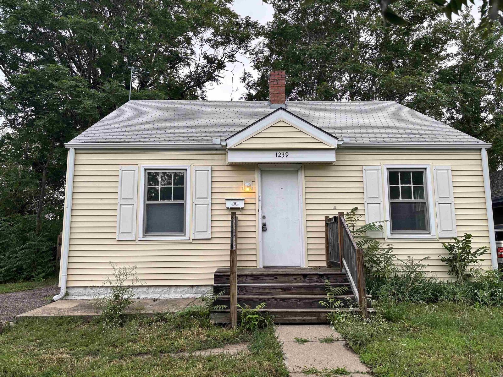 Property Photo:  1239 S Hydraulic  KS 67211 