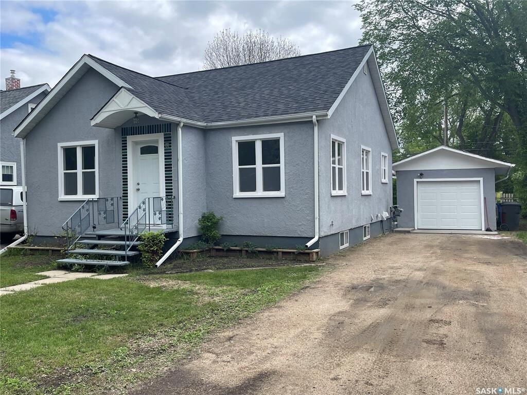 Property Photo: 77 4th Avenue N SK S3N 1A4