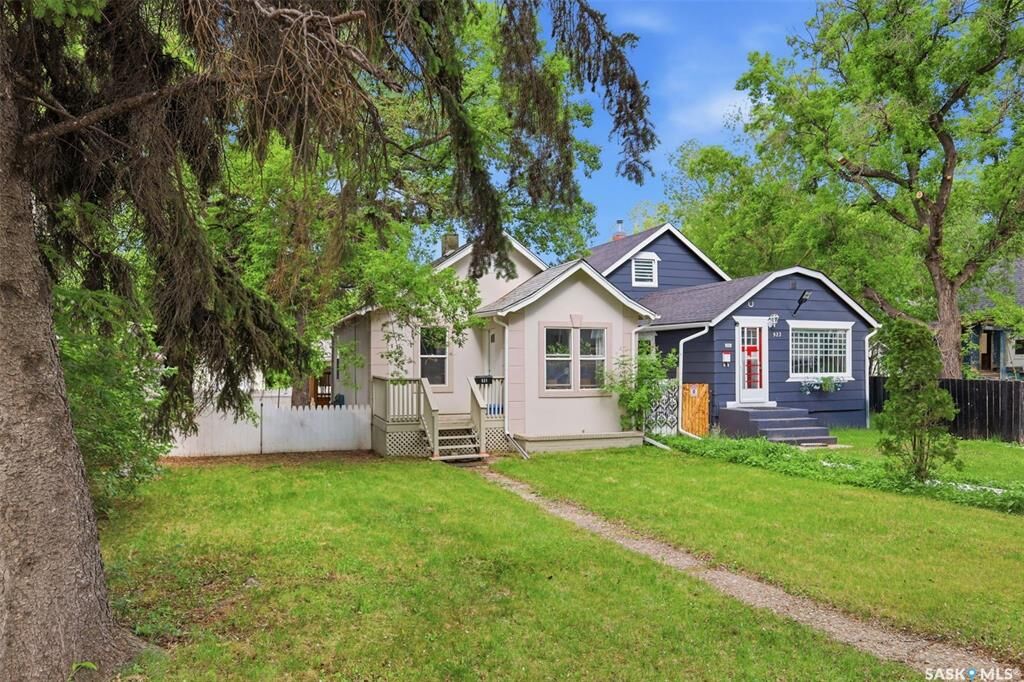 Property Photo:  921 H Avenue N  SK S7L 2C4 