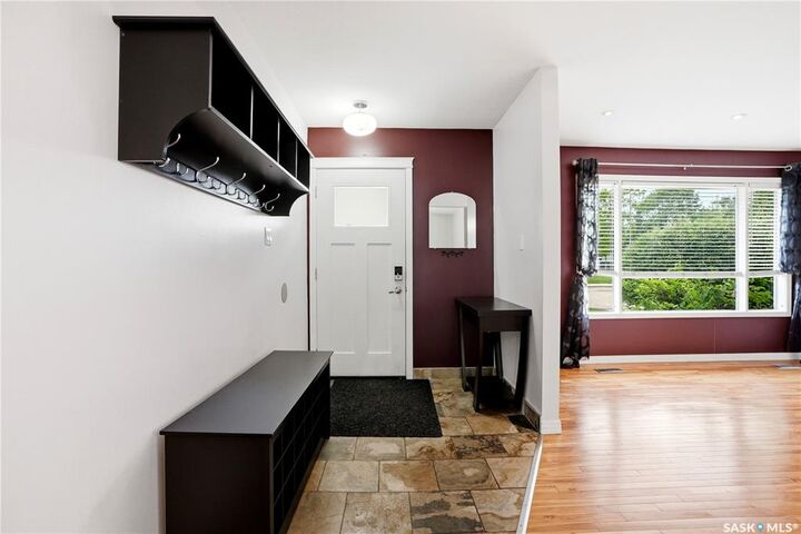 Property Photo:  1710 Drinkle Street  SK S7J 0P7 