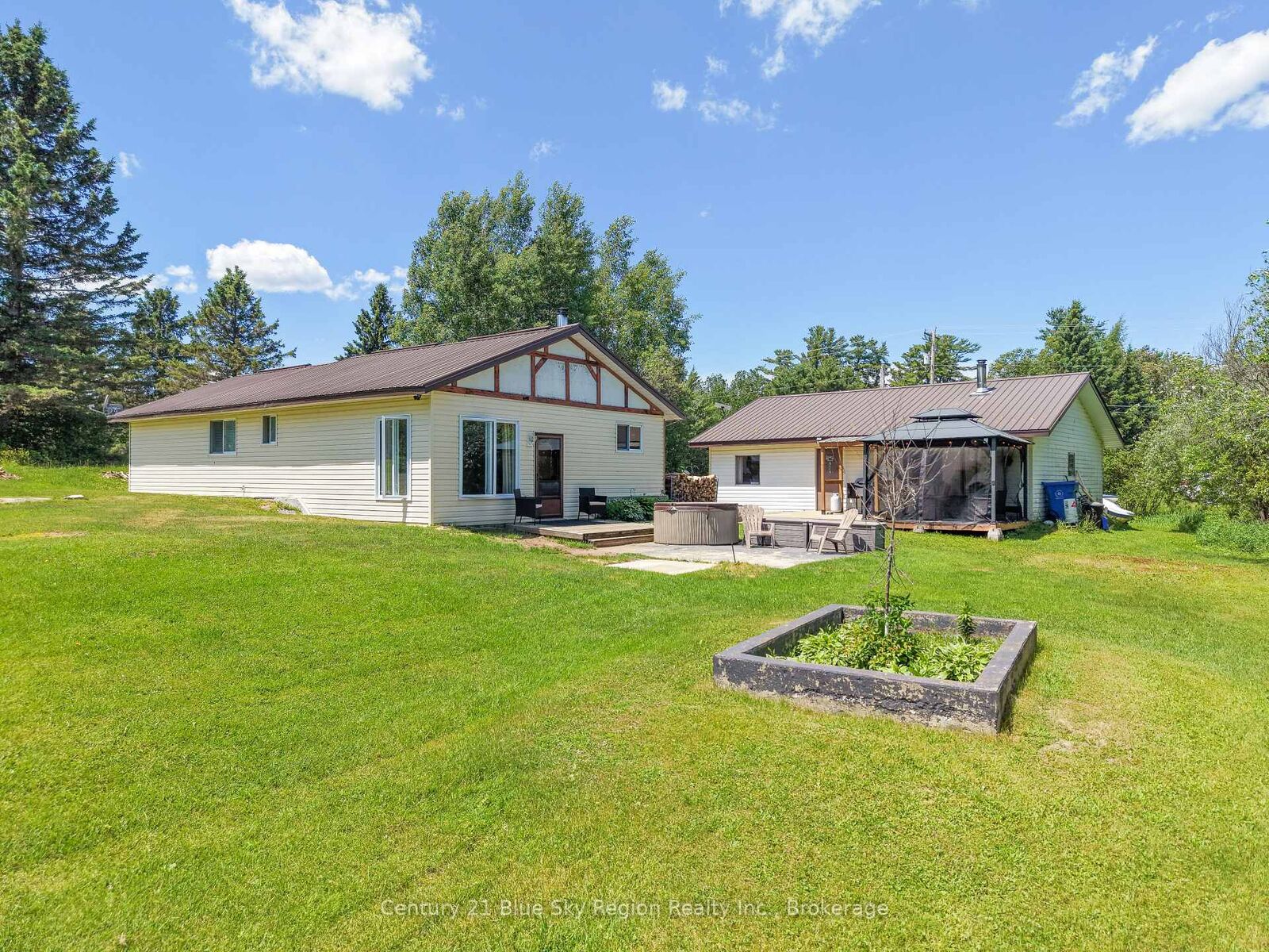Property Photo: 747 Derland Road ON P0H 1K0