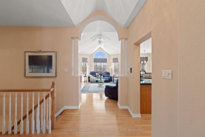 Photo de la propriété:  19 Fencerow Way  ON K2J 4X8 