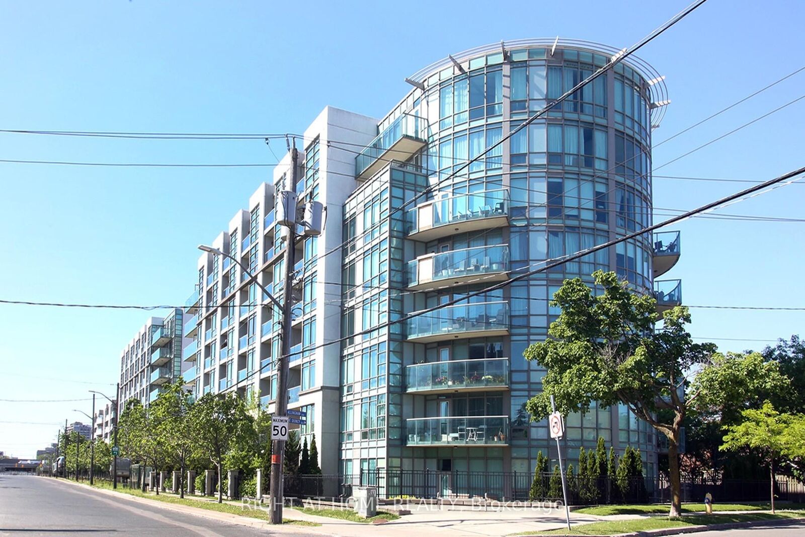 Property Photo: 3830 Bathurst Street 505 ON M3H 6C5