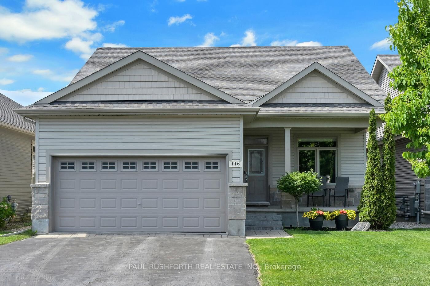 Property Photo: 116 Elfin Grove ON K2V 0B9