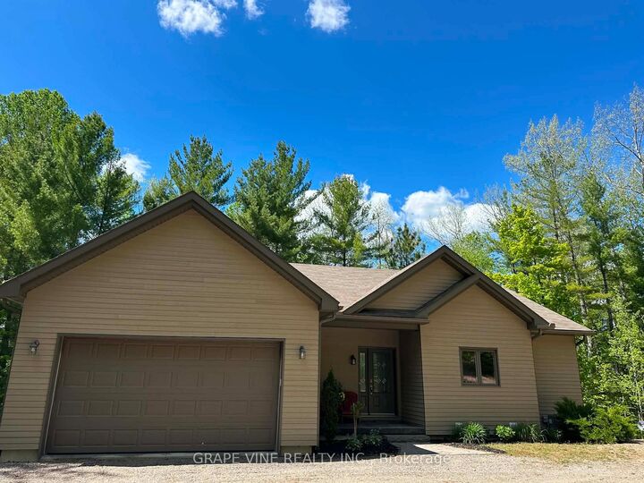 424 Lakewoods Drive — photo 1