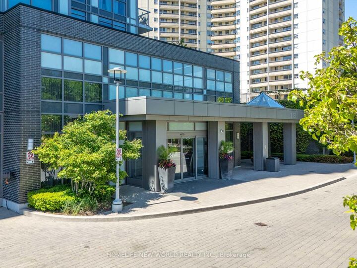 Property Photo: 18 Graydon Hall Drive 809 ON M3A 0A4